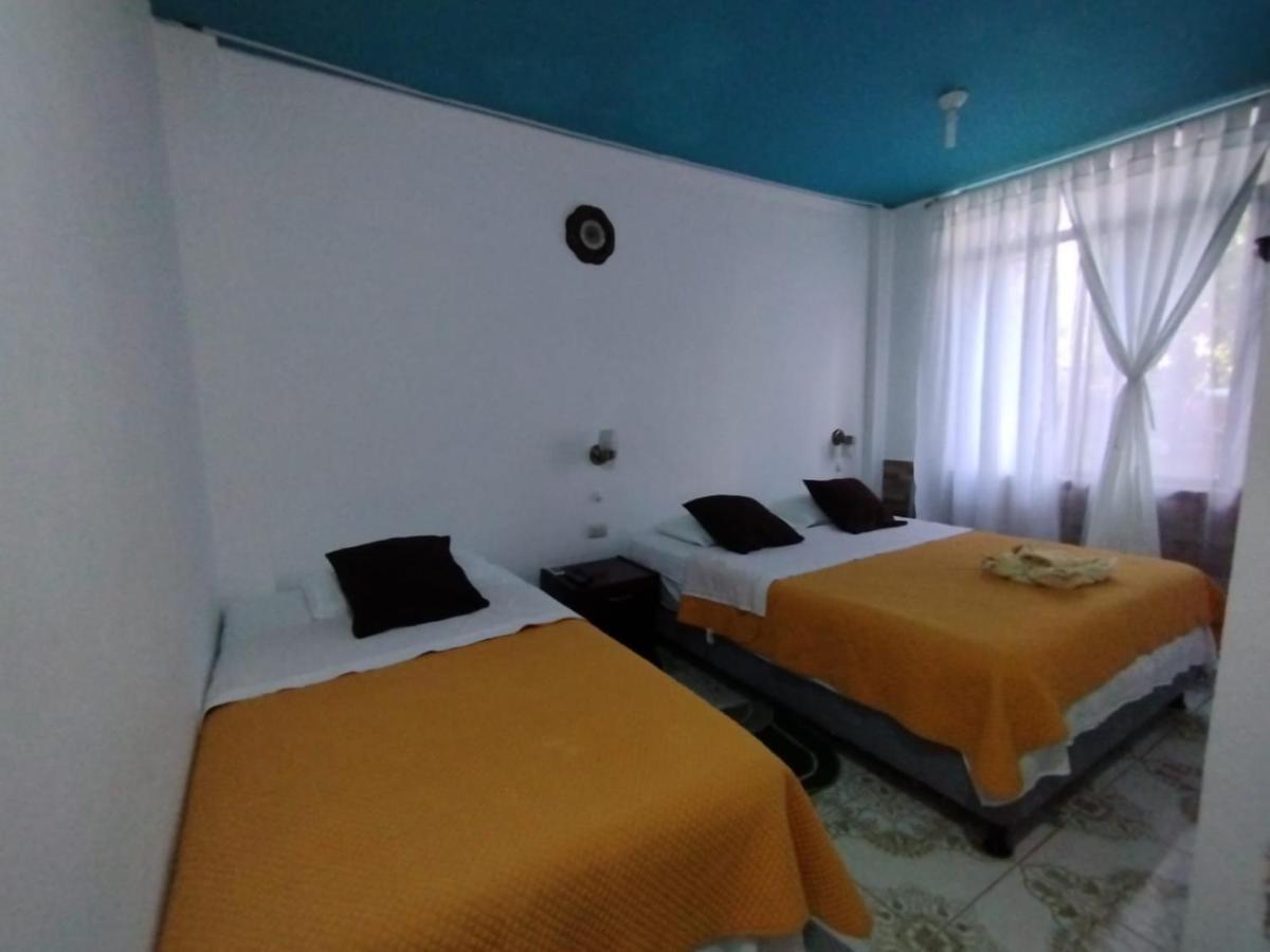 Hostal Brisas Del Mar Puerto Villamil Exterior foto