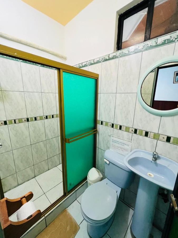 Hostal Brisas Del Mar Puerto Villamil Exterior foto