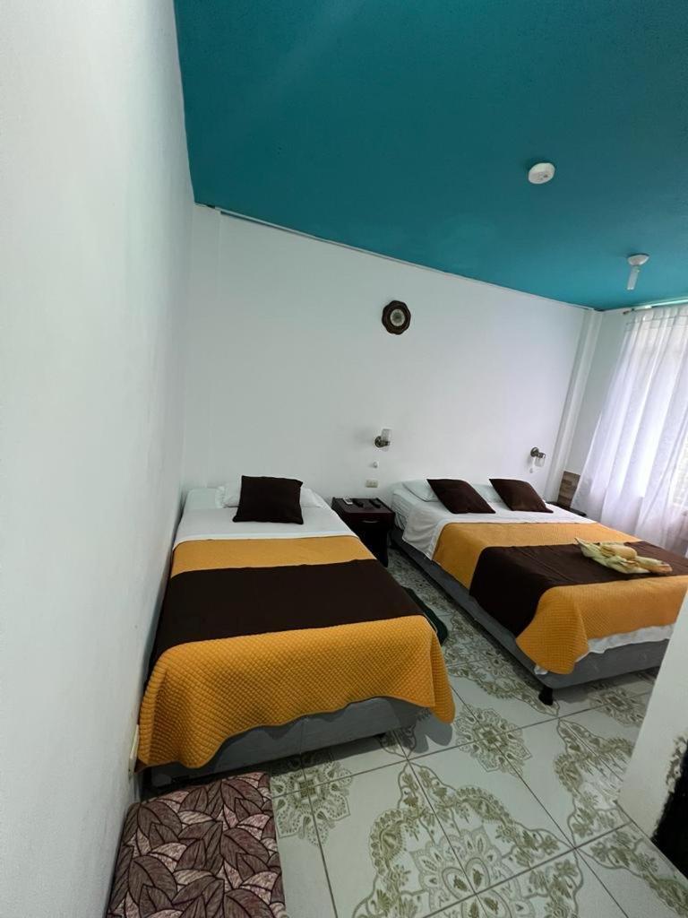 Hostal Brisas Del Mar Puerto Villamil Exterior foto